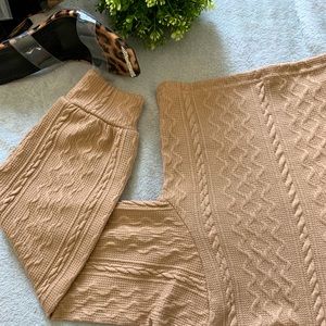 Rolled neck lantern sleeve cable knit tee